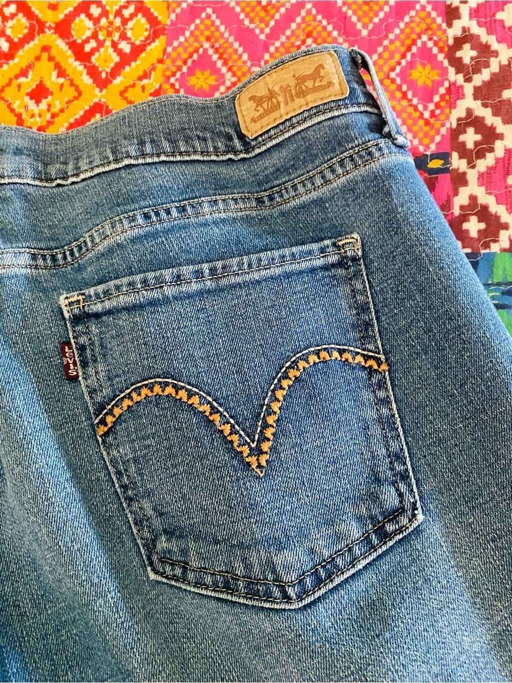 Vintage Women’s Levi's 505 Size 12 Long with Signature Back Pocket Stitching